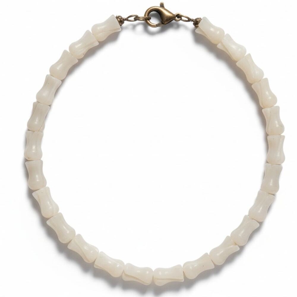Vintage Carved Bone-Look Bead Bracelet Cream Tone Spring Ring Clasp Retro 7in